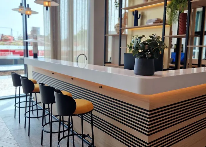 Centre Cloche D'or Отель