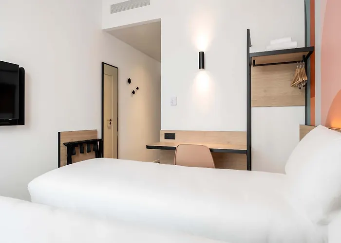 Hotel Centre Cloche D'or 3*